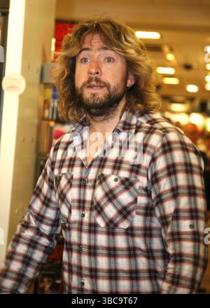 Justin Lee Collins bei einer Unterzeichnung seines neuen Buches „Good Times“ in Waterstones in Kent am 22. September 2009 Stockfoto