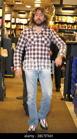 Justin Lee Collins bei einer Unterzeichnung seines neuen Buches „Good Times“ in Waterstones in Kent am 22. September 2009 Stockfoto
