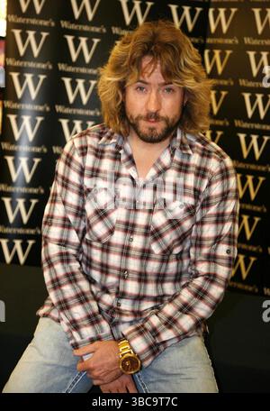 Justin Lee Collins bei einer Unterzeichnung seines neuen Buches „Good Times“ in Waterstones in Kent am 22. September 2009 Stockfoto