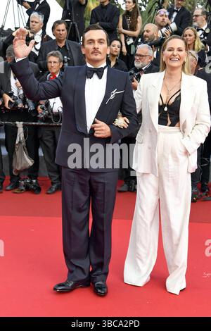 Rupert Friend und Aimee Mullins bei der Phoenizische Meisterstreich / The Phoenician Scheme Film Premiere am 18.05.2025 im Rahmen vom 78. Filmfestival in Cannes phönizisches Meisterstreich Filmpremiere in Cannes *** Rupert Friend und Aimee Mullins bei der phönizischen Scheme Filmpremiere am 18. 05 2025 beim Filmfestival 78 in Cannes phönizisches Scheme Filmpremiere in Cannes Stockfoto