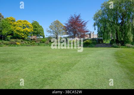Leeds Castle, in der Nähe von Maidstone, Kent, Großbritannien. Pavillon Rasen in den Princess Alexandra Gardens, Stockfoto