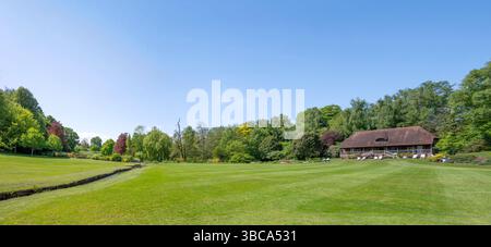 Leeds Castle, in der Nähe von Maidstone, Kent, Großbritannien. Pavillon Rasen in den Princess Alexandra Gardens, Stockfoto