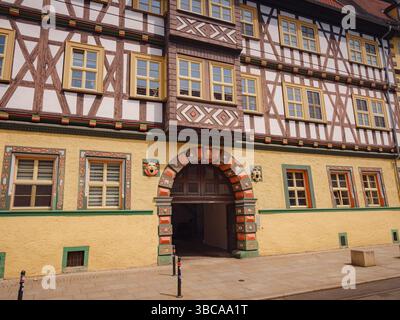 Erfurt, Deutschland - 21. Mai 2023: Fassaden von Gebäuden im Stadtzentrum, historisches Erbe. Stockfoto