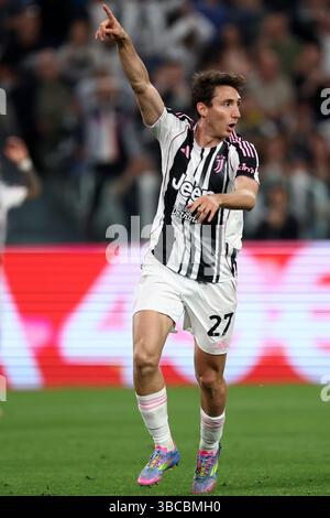 Turin, Italien. Mai 2025. Andrea Cambiaso von Juventus FC Gesten während des Spiels der Serie A zwischen Juventus FC und Udinese Calcio im Allianz Stadium am 18. Mai 2025 in Turin. Quelle: Marco Canoniero/Alamy Live News Stockfoto
