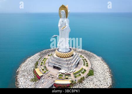 Sanya, China - riesige Statue des Guan Yin der Südsee im Nanshan Tempel von oben Stockfoto