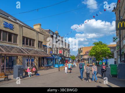 Geschäfte an der Oxford Street in Harrogate, North Yorkshire, England, Großbritannien Stockfoto