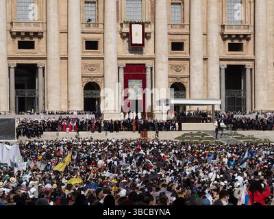 Vorbereitung der Eröffnungsmesse des Pontifikats von Papst Leo XIV Stockfoto
