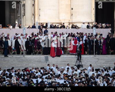 Vorbereitung der Eröffnungsmesse des Pontifikats von Papst Leo XIV Stockfoto