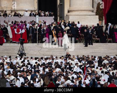 Vorbereitung der Eröffnungsmesse des Pontifikats von Papst Leo XIV Stockfoto