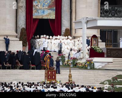 Vorbereitung der Eröffnungsmesse des Pontifikats von Papst Leo XIV Stockfoto