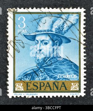 Gestempelte Briefmarke, gedruckt von Spanien, auf der das Gemälde „Phillip II“ von Peter Paul Rubens um 1962 zu sehen ist. Stockfoto