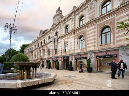 Tiflis, Georgien. Mai 2025. Außenansicht des Gemeindegebäudes der Stadt Tiflis auf dem Freiheitsplatz im Stadtzentrum Stockfoto