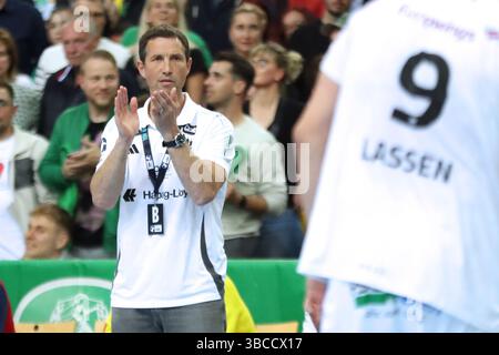 Trainer Torsten Jansen (HSV Hamburg) Applaudiert. Handball, DAIKIN HBL, 1. Bundesliga, Saison 2024/2025, 30. Spieltag: SC DHfK Leipzig vs. Handball Sport Verein Hamburg am 19.05.25 in der Quarterback Immobilien Arena Leipzig. Stockfoto