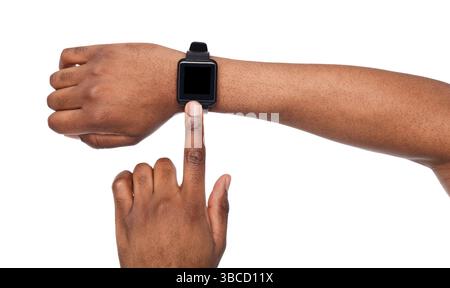 Modell der Hand, die eine intelligente Uhr trägt, Ausschnitt Stockfoto