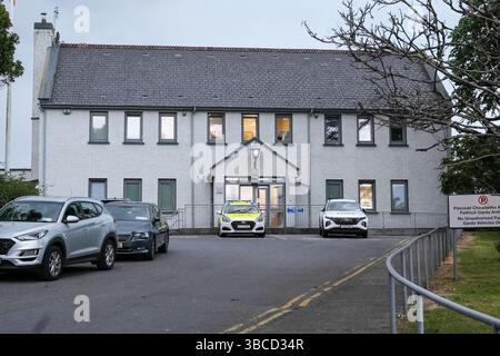 Ein allgemeiner Blick auf den Bahnhof Killarney Garda. Armeepersonal und Gardai haben in der Nähe der Farm von Michael 'Mike' Gaine bei Kenmare in Co Kerry gesucht, während die Suche nach dem 56-jährigen Schafzüchter fortgesetzt wird. Am Samstag wurden Teilreste auf Mr. Gaines Farm in Carrig East gefunden und ein Tatort wurde deklariert, als Gardai nach weiteren Überresten suchte. Am Sonntag wurde ein Mann im Alter von 50 Jahren wegen des Mordes an Mr. Gaine verhaftet. Bilddatum: Montag, 19. Mai 2025. Stockfoto