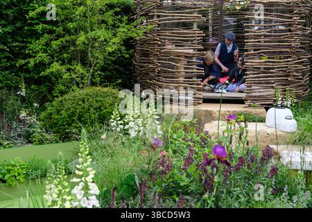 London, Großbritannien. 19. Mai 2025. Die. Kinder mit Krebs UK „A Place to be“ Garten, bei der RHS Chelsea Flower Show im Royal Hospital Chelsea in London. Das Foto sollte lauten: Matt Crossick/Empics/Alamy Live News Stockfoto
