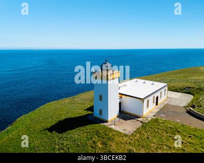 Luftaufnahme des Leuchtturms am Duncansby Head Lighthouse, Caithness, Schottland, Großbritannien Stockfoto