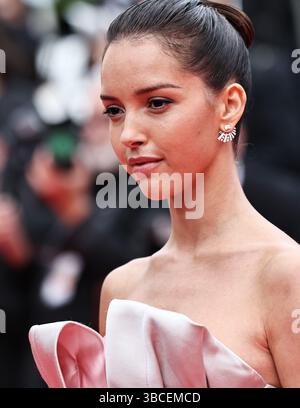 Cannes, Frankreich. Mai 2025. Die französische Schauspielerin Lyna Khoudri verlässt den Film „Adler der Republik“ bei der 78. Ausgabe der Filmfestspiele in Cannes, Südfrankreich, am 19. Mai 2025. Quelle: Gao Jing/Xinhua/Alamy Live News Stockfoto