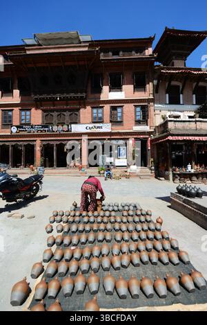 Sterbende Keramikgefäße am Pottery Square in Bhaktapur, Nepal. Stockfoto