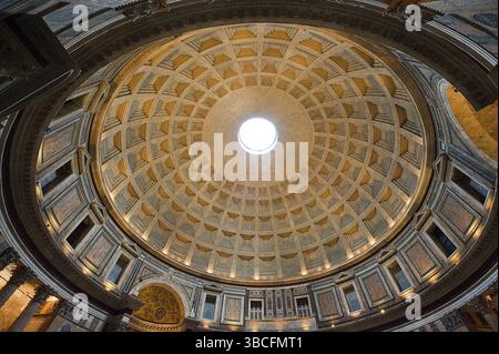 Kassettendecke in der Kuppel des Pantheon, Oculus, Rom, Latium, Italien, Europa Stockfoto