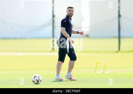 Luke Shaw von Manchester United während eines Trainings im Carrington Training Centre in Manchester. Bilddatum: Dienstag, 20. Mai 2025. Stockfoto