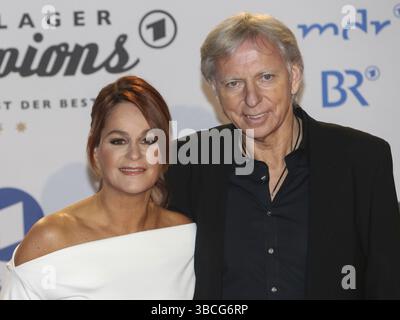 Sänger Andrea Berg mit Mann Uli Ferber auf dem roten Teppich für die Show Schlager Champions, das große fest der Besten am 7. Januar 2017 in Berlin Stockfoto