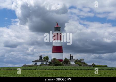 Happisburgh, Vereinigtes Königreich - 13. Juni 2022: Blick auf den historischen Leuchtturm von Happisburgh an der norfolkreichen Küste Englands Stockfoto
