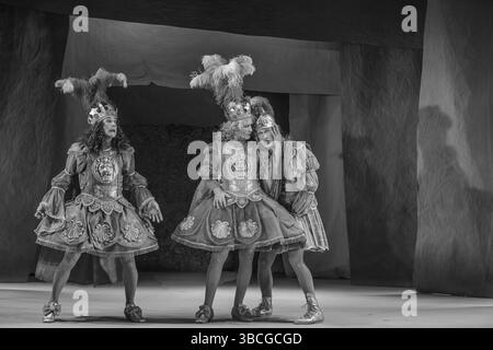 Produktion von Herbert Fritsch in der Schaubühne in Berlin mit Joachim Meyerhoff, Annika Meyer u. a. (Pressereistung am 11. Oktober 2019) Stockfoto