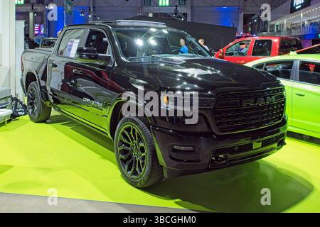 Pasila, Helsinki, Finnland – 4. April. 2025: RAM 1500 auf der Original American Car Show ACS25 in Helsinki Messukeskus. Stockfoto