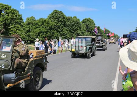 Parade der Militärfahrzeuge, Kastaniensonntag, 11. Mai 2025. Bushy Park, Hampton Court, Greater London, England, Vereinigtes Königreich, Großbritannien, Europa Stockfoto