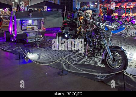 Pasila, Helsinki, Finnland – 4. April. 2025: Selbstgebautes Trike Cavalvus One auf der Original American Car Show ACS25 in Helsinki Messukeskus. Stockfoto