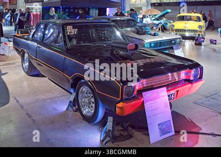 Pasila, Helsinki, Finnland – 4. April. 2025: Plymouth Dart (1973) Auto auf der Original American Car Show ACS25 in Helsinki Messukeskus. Stockfoto