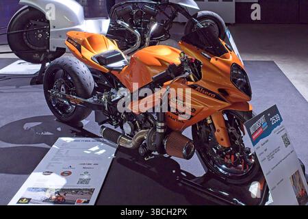 Pasila, Helsinki, Finnland – 4. April. 2025: Suzuki GSXR (2007) Motorrad auf der Original American Car Show ACS25 in Helsinki Messukeskus. Stockfoto