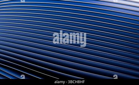 Blauer abstrakter Hintergrund mit gekrümmten Linien, die ein Gefühl von Bewegung schaffen. 3D-Abbildung des Mixers Stockfoto