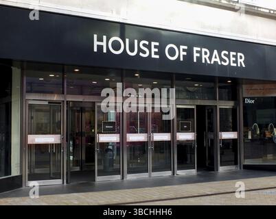 Leeds, West yorkshire, vereinigtes Königreich, 17. märz 2022: Der Vordereingang eines Kaufhauses von fraser in Briggate im Stadtzentrum von leeds Stockfoto