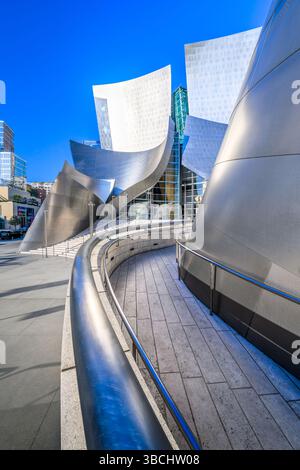 Los Angeles, USA - 9. April 2025 - Eingang der berühmten walt disney Konzerthalle von Los angeles Stockfoto