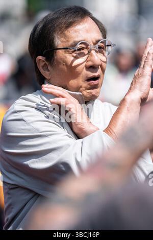 London, Großbritannien. Mai 2025. Jackie Chan nimmt am Fotoruf Karate Kid: Legends am Trafalgar Square Teil. Der Film wird ab dem 28. Mai 2025 am 20. Mai 2025 in London, England, veröffentlicht. Foto: LounisPhotography/ABACAPRESS.COM Credit: Abaca Press/Alamy Live News Stockfoto