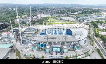 Eine Luftaufnahme des Etihad-Stadions und der neuen Konstruktion der Nordtribüne während des Premier League-Spiels Manchester City gegen Bournemouth im Etihad Stadium, Manchester, Großbritannien, 20. Mai 2025 (Foto: Mark Cosgrove/News Images) Stockfoto
