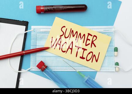 Konzeptunterschrift Sommerferien, Internetkonzept die Zeit, in der Kinder nicht zur Schule gehen im Sommer präsentieren Infektion Medizin, Treffen Stockfoto