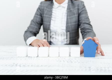 Eine junge Dame Orbusinessfrau, die ihr Zuhause in Business Outfit führt Stockfoto