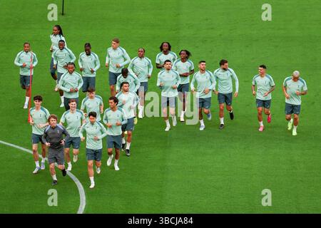 Bilbao, Spanien. Mai 2025. Tottenham Hotspur FC Training Session Tottenham Hotspur Stürmer Sohn Heung-Min (7) Tottenham Hotspur Mittelfeldspieler Brennan Johnson (22) Tottenham Hotspur Mittelfeldspieler Archie Gray (14) Tottenham Hotspur Verteidiger Pedro Porro (23) vor dem UEFA Europa League Finale im Estadio de San Mamés, Bilbao, Biscaya, Spanien am 20. Mai 2025 Credit: Phil Duncan/jede zweite Media Credit: Jede Sekunde Stockfoto