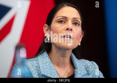 London, Großbritannien. 19. Mai 2025. Priti Patel – Schattensekretär für auswärtige Angelegenheiten, Commonwealth- und Entwicklungsfragen des Vereinigten Königreichs – spricht auf einer Pressekonferenz Stockfoto