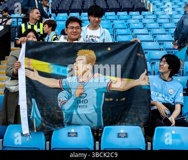 Manchester, Großbritannien. Mai 2025. Manchester City Fans halten ein Kevin de Bruyne Banner vor dem Premier League Spiel Manchester City gegen Bournemouth im Etihad Stadium, Manchester, Großbritannien, am 20. Mai 2025 (Foto: Mark Cosgrove/News Images) in Manchester, Großbritannien, am 20. Mai 2025. (Foto: Mark Cosgrove/News Images/SIPA USA) Credit: SIPA USA/Alamy Live News Stockfoto