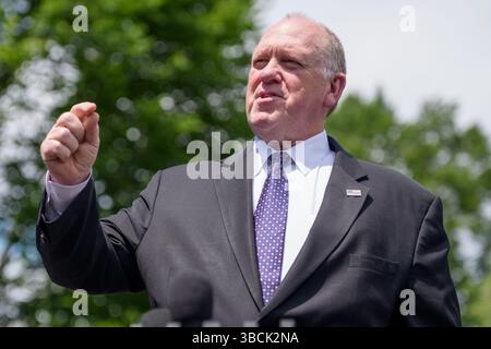 Washington, Usa. Mai 2025. Tom Homan, „Border Czar“ des Weißen Hauses, hält am Dienstag, den 20. Mai 2025, eine Rede vor dem Westflügel des Weißen Hauses in Washington DC. (Foto: Aaron Schwartz/SIPA USA) Credit: SIPA USA/Alamy Live News Stockfoto