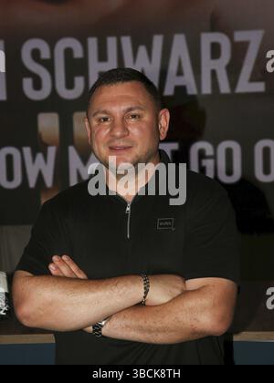 Promoter Burim Sylejmani vom Magdeburger Boxstall Fidessport bei der Pressekonferenz der SHOW MUSS AM 21. September 2023 in Magdebu STATTFINDEN Stockfoto