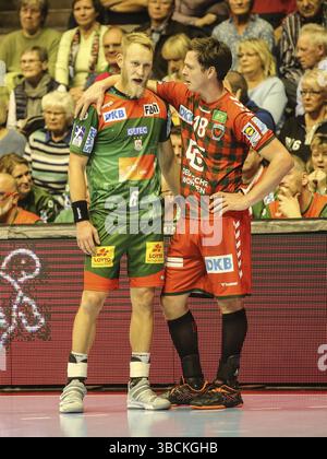 Der deutsche Handballspieler Matthias Musche SC Magdeburg und der dänische Handballspieler Hans Lindberg Fuechse Berlin DHB HBL Liqui Moly Handball-Bundesliga SEA Stockfoto