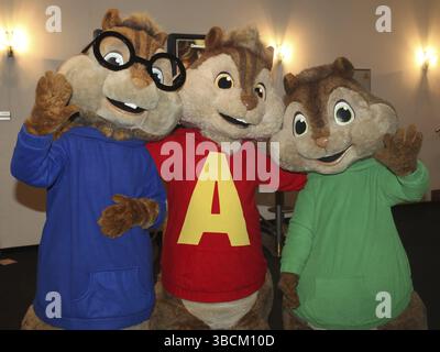 Alvin Seville und seine Brüder Theodore Seville und Simon Seville - beim Walking Act, Alvin and the Chipmunks Road Chip im CinemaxX Magdeburg Stockfoto