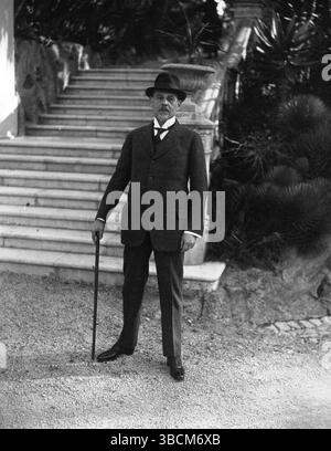 Walther Rathenauat die Wirtschaftskonferenz von Cannes 1922. Walther Rathenau (* 29. September 1867 – 24. Juni 1922) war ein deutscher Industrialist, Schriftsteller und Politiker, der vom Februar 1922 bis zu seinem Attentat im Juni 1922 als Außenminister fungierte. 1921 wurde er Minister für Wiederaufbau und ein Jahr später Außenminister. Zwei Monate nach der Unterzeichnung des vertrags von Rapallo wurde Rathenau von Mitgliedern der ultranationalistischen Organisation Konsul in Berlin ermordet. Stockfoto