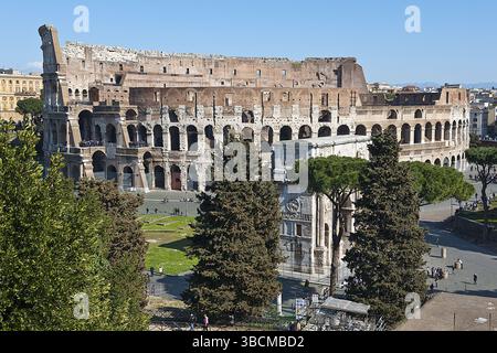 Blick vom Palatin zum Kolosseum und Konstantinsbogen, Rom, Latium, Palatin, Palatin, Amphitheatrum Novum, Amphitheatrum Flavium, Amphi Stockfoto