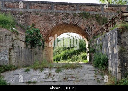 Benevento - Arcata aggiunta nel Settecento del Ponte Leproso Stockfoto